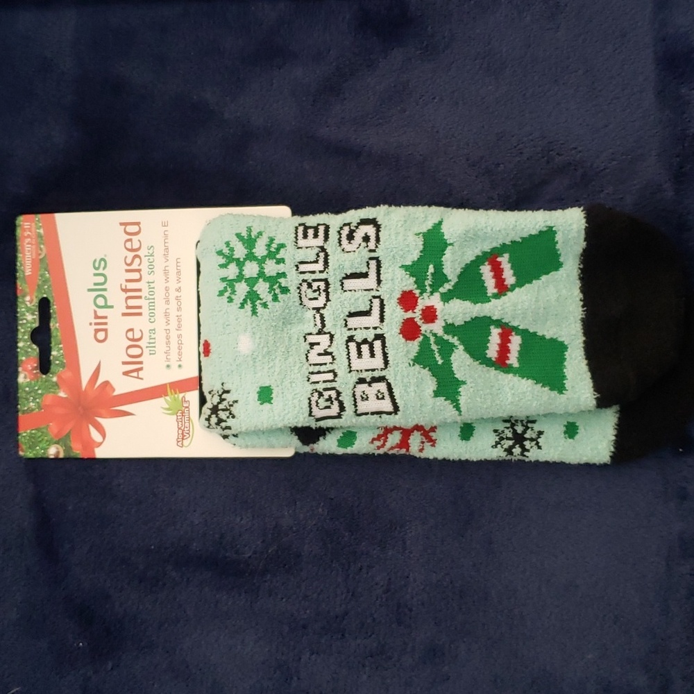 NWT Aloe Infused Socks
